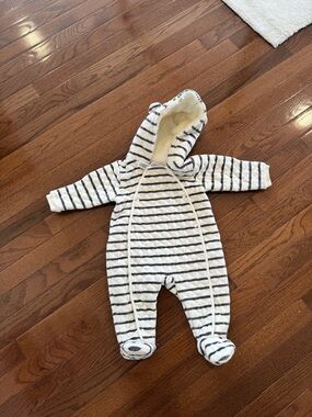 Nordstrom White & Dark Grey Striped Hooded Baby Footie
